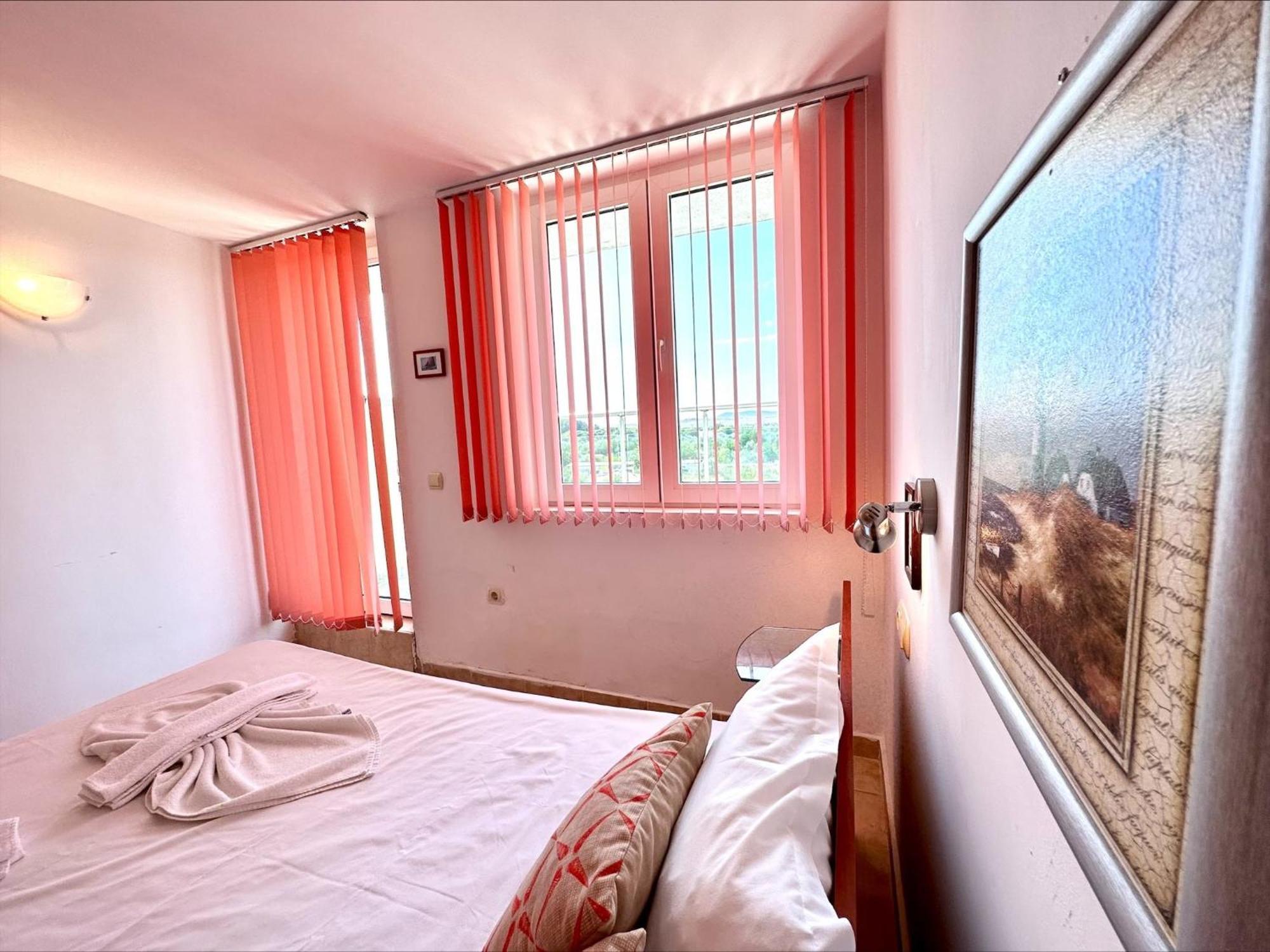 Julia Family - Menada Apartments Солнечный берег Экстерьер фото